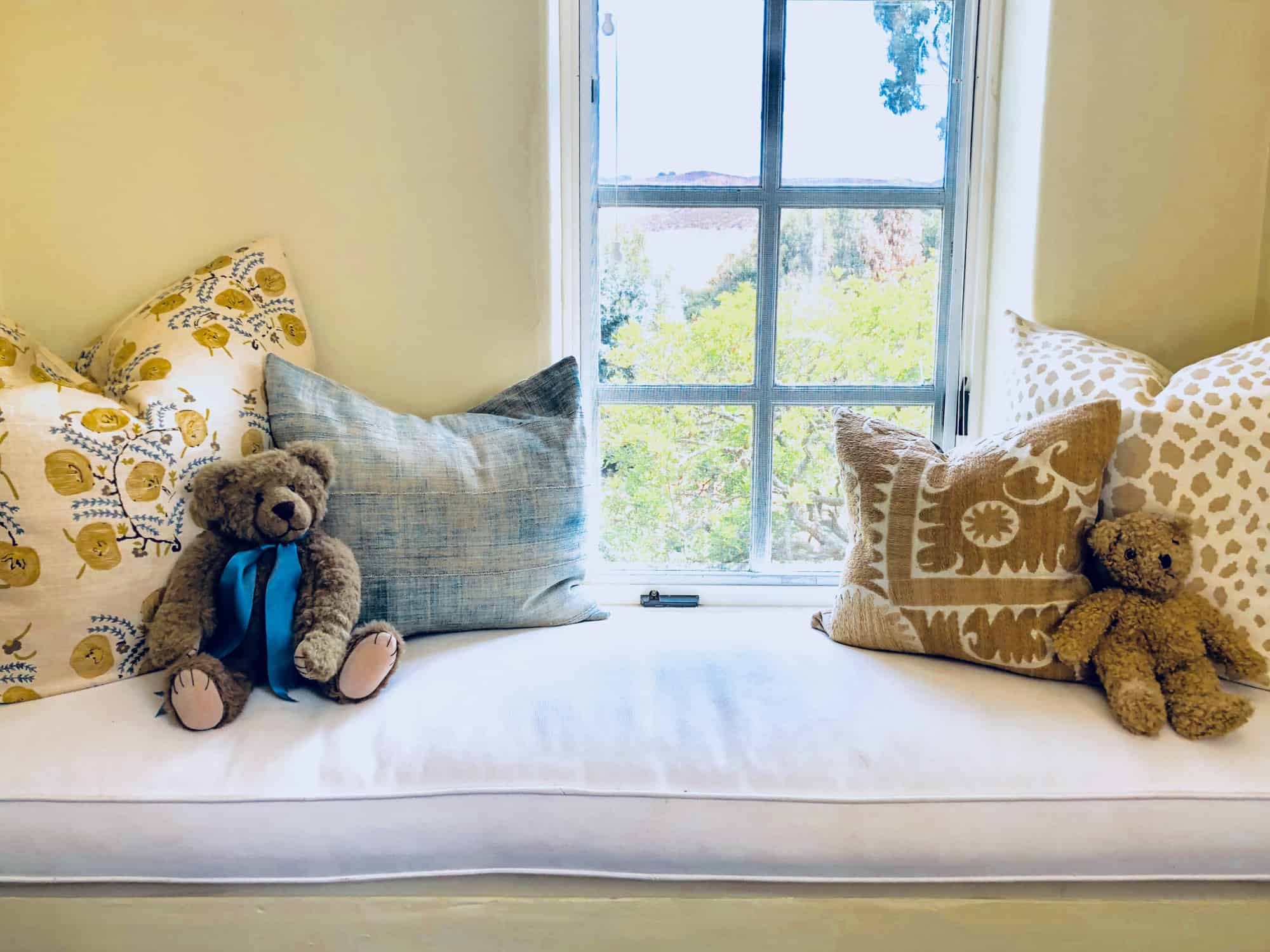 windowseat with bears