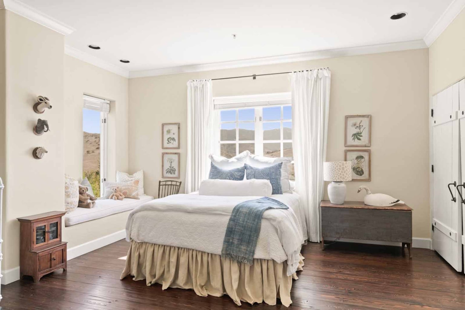 Child's room in neutral colors