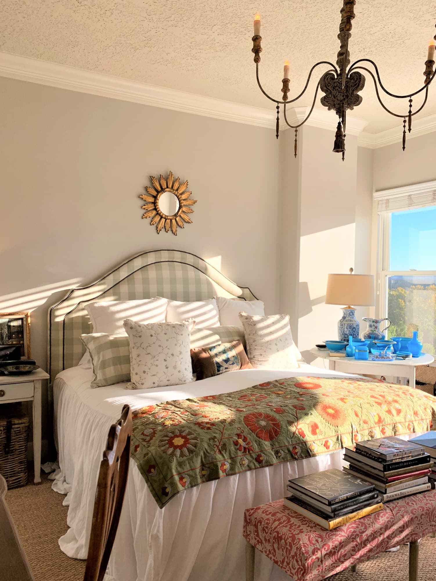 joni webbs master bedroom