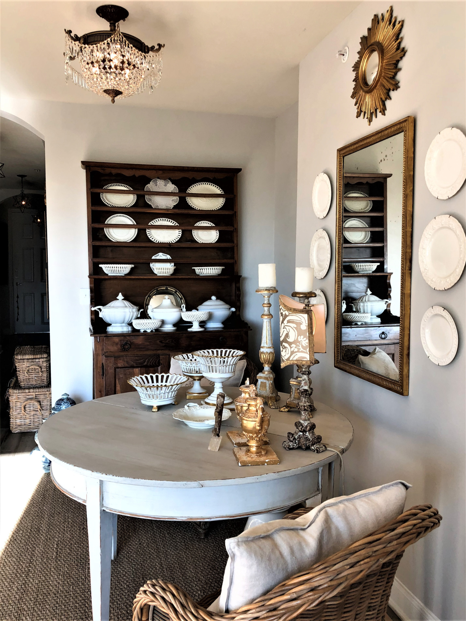 the collected look in joni webbs apartment