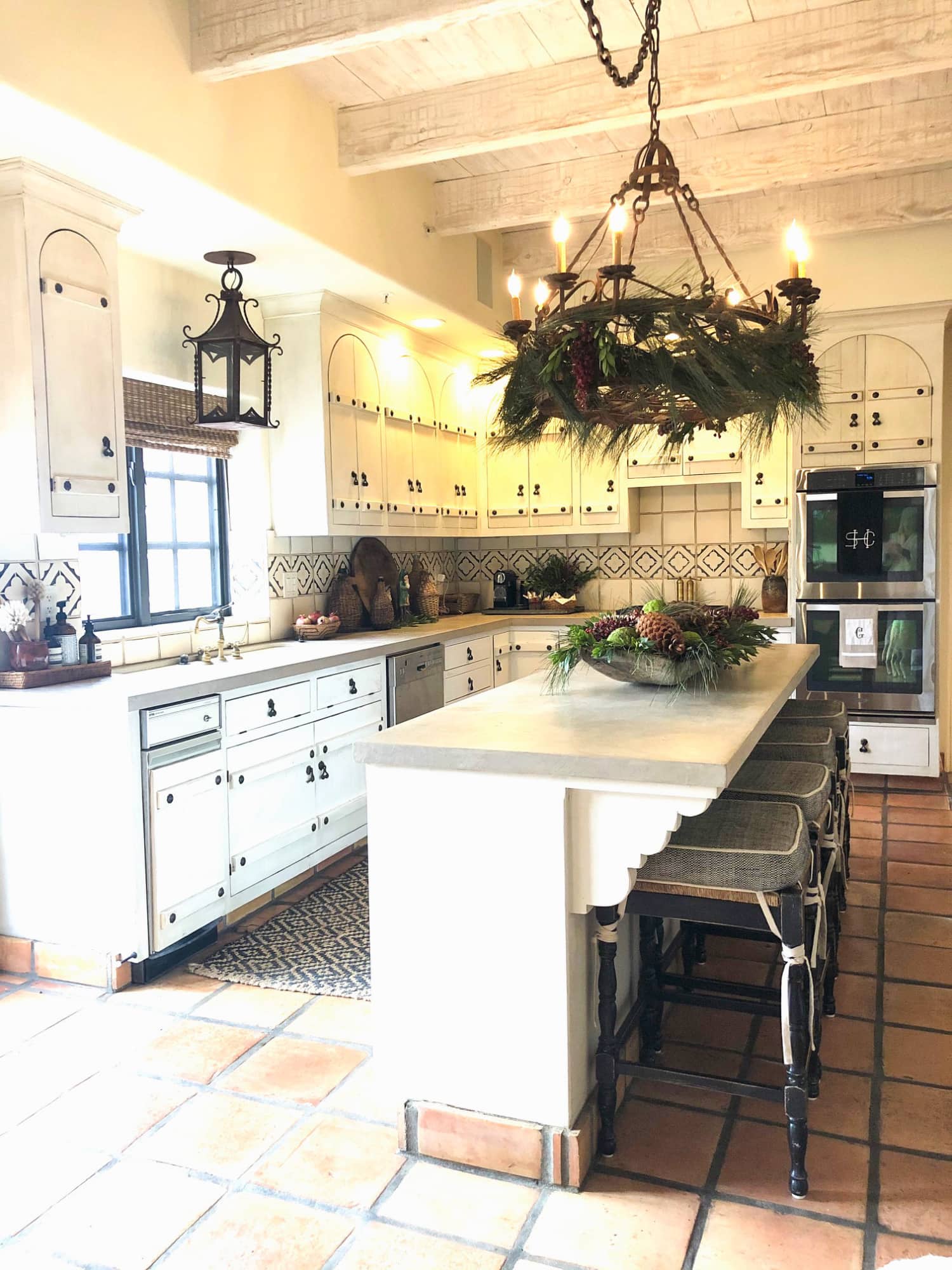cindy hattersley kitchen decorated for Christmas