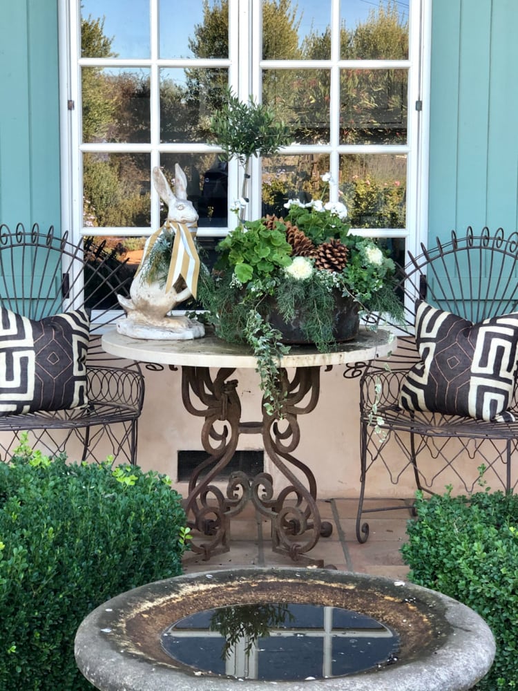 How to Decorate your Front Porch for Christmas Using Natural Elements ...