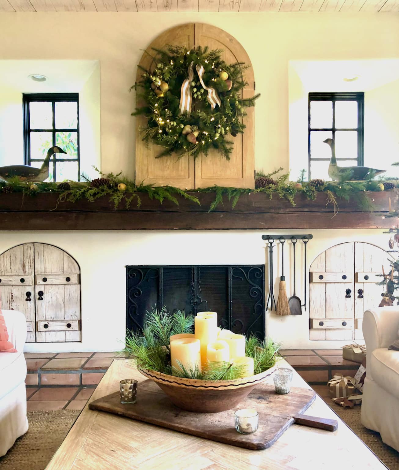cindy hattersleys fireplace decorated for Christmas