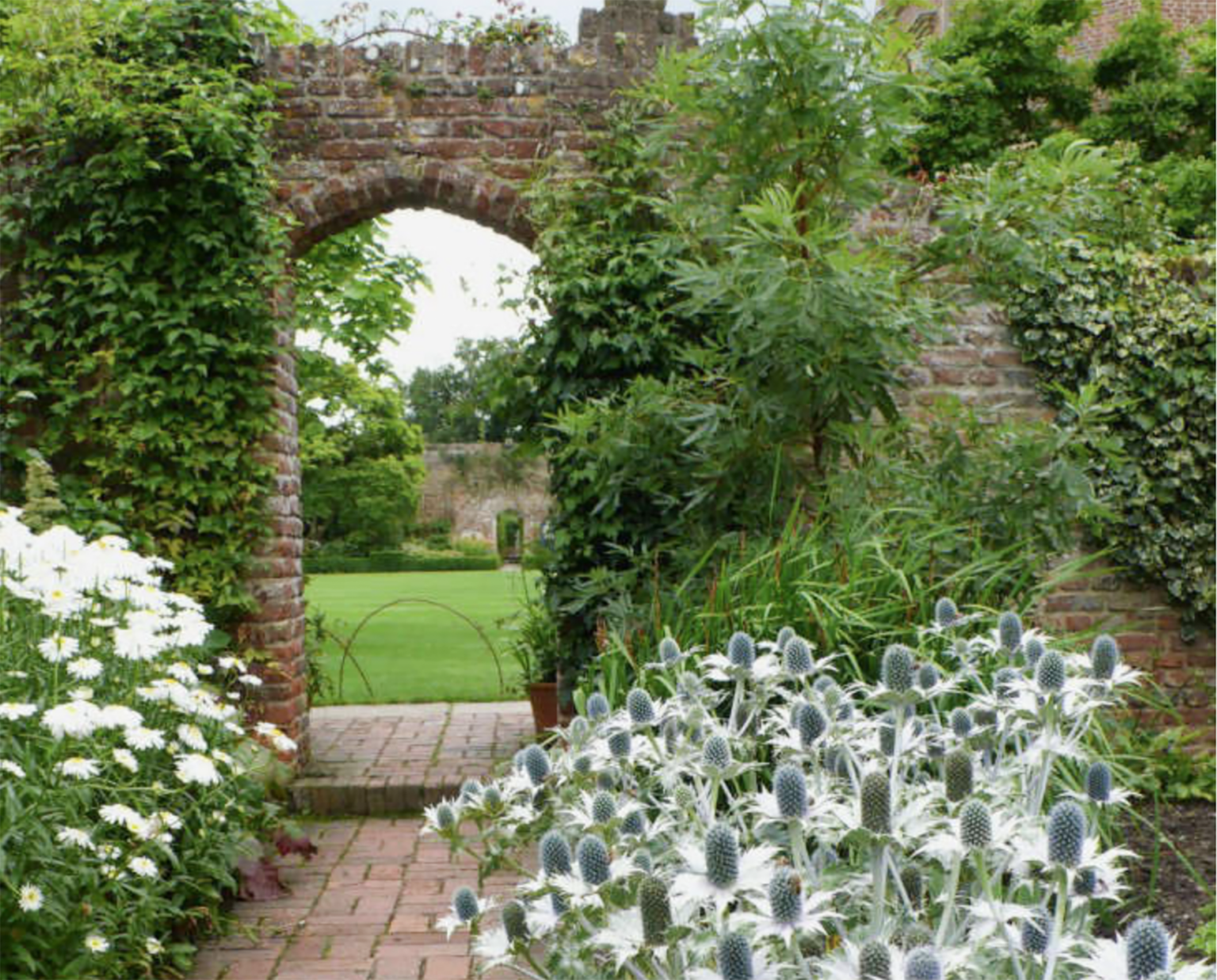 gardenista white gardens