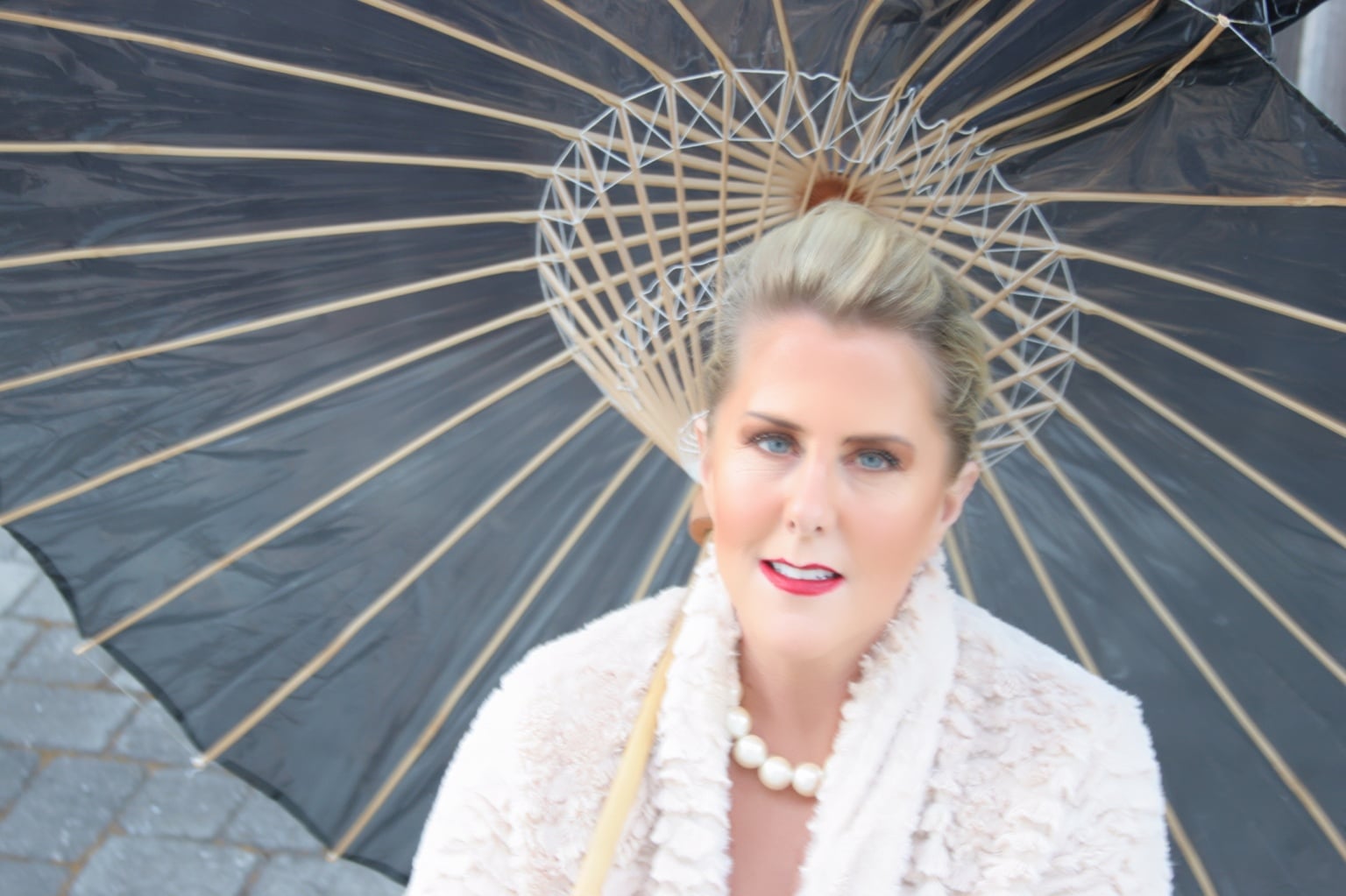 Kelly Grace Swift with Vintage Umbrella