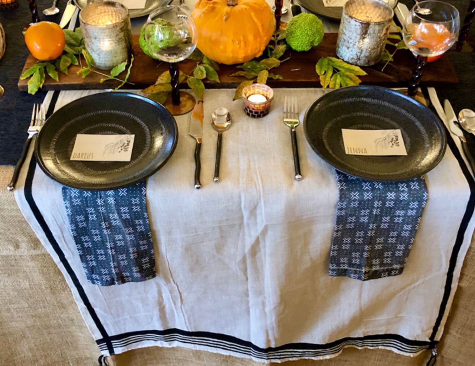 BLACK AND WHITE FALL TABLESCAPE BY CINDY HATTERSLEY
