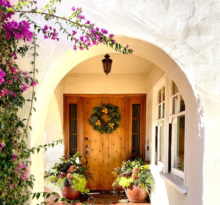 How to Decorate Your Porch Naturally for Christmas