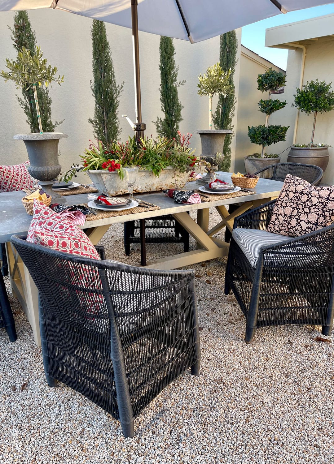 how to throw a simple galentines outdoor gathering