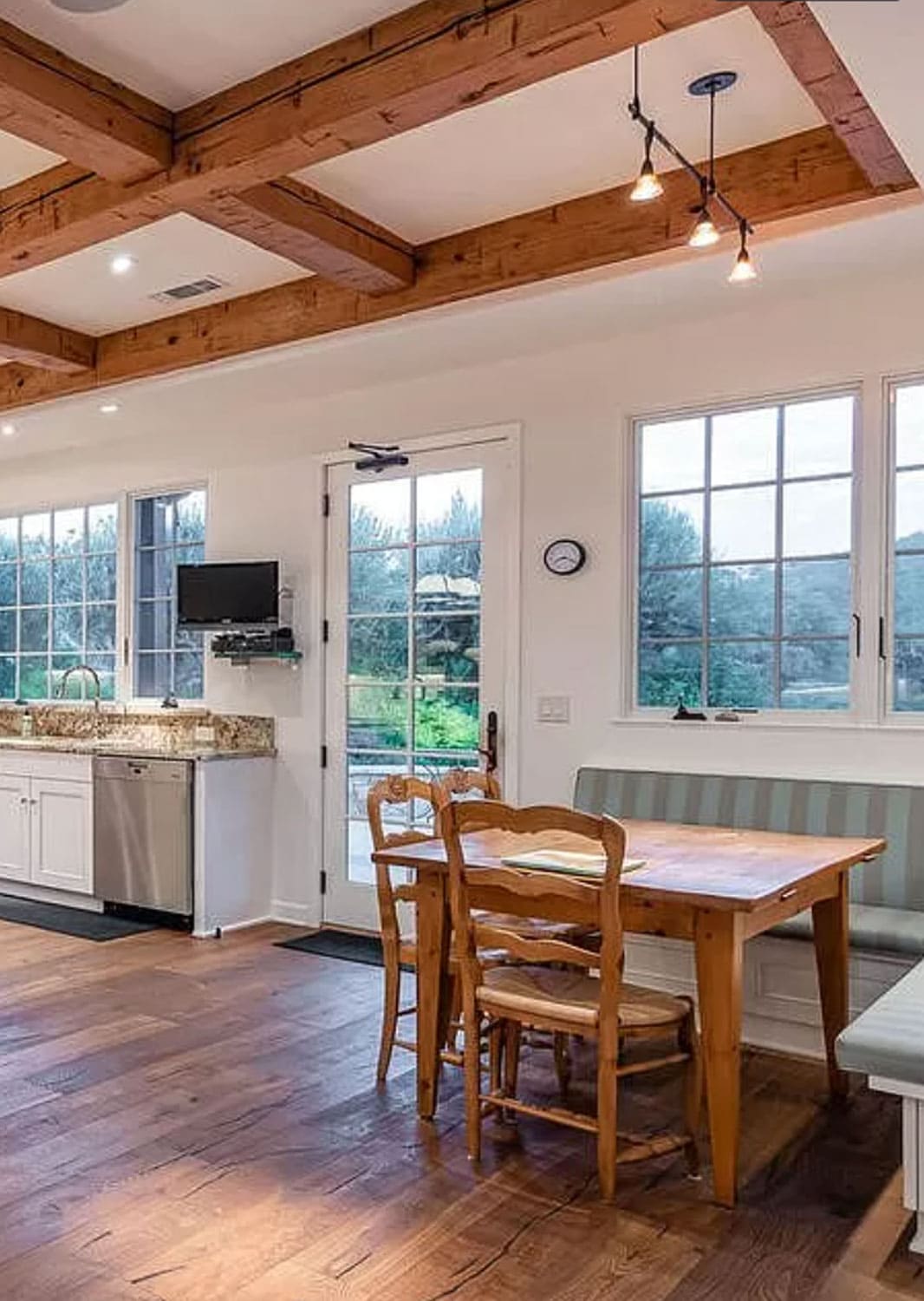 paso-banquette before