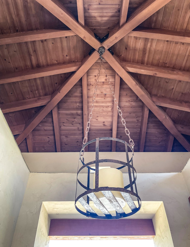courtyard-entry-ceiling