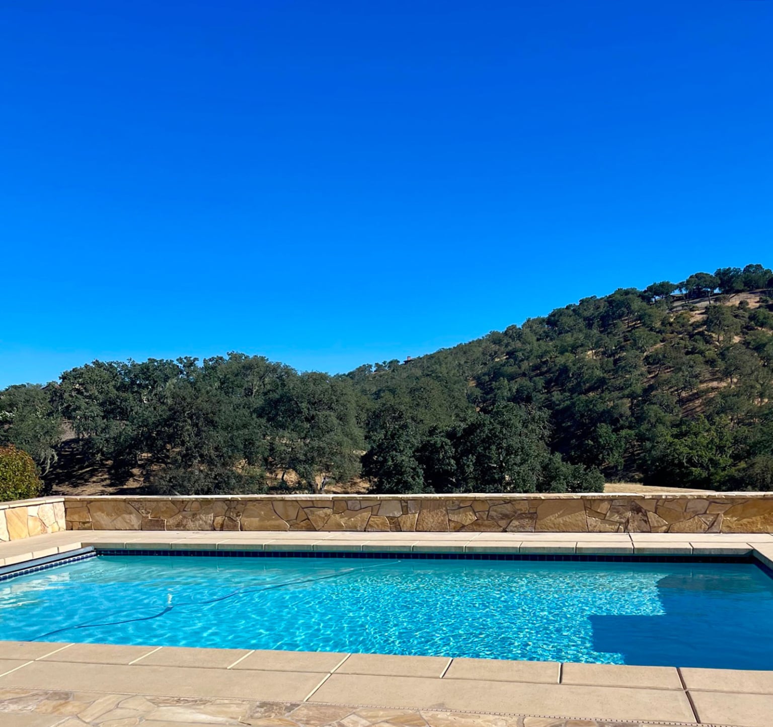 pool-view-of-the-hills