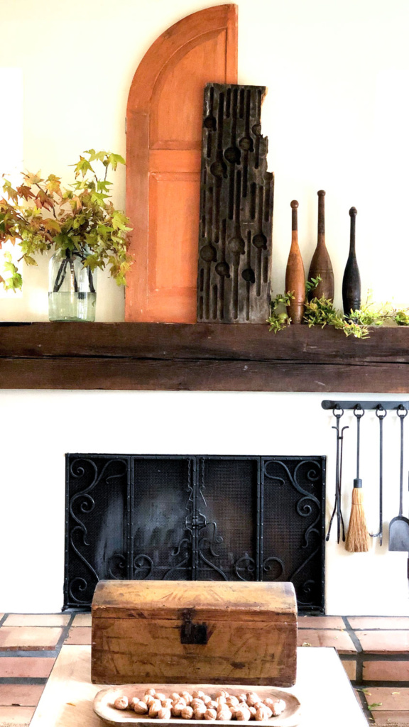 fall-mantle-with-leaves-&-vintage decor