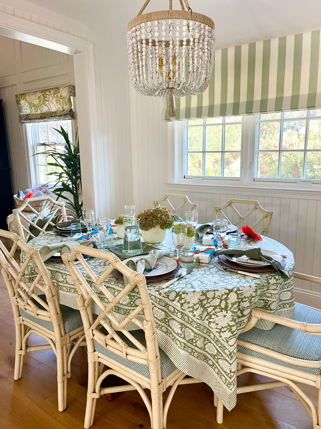 Make Mine a Spritzer Dining Nook Set for a Party