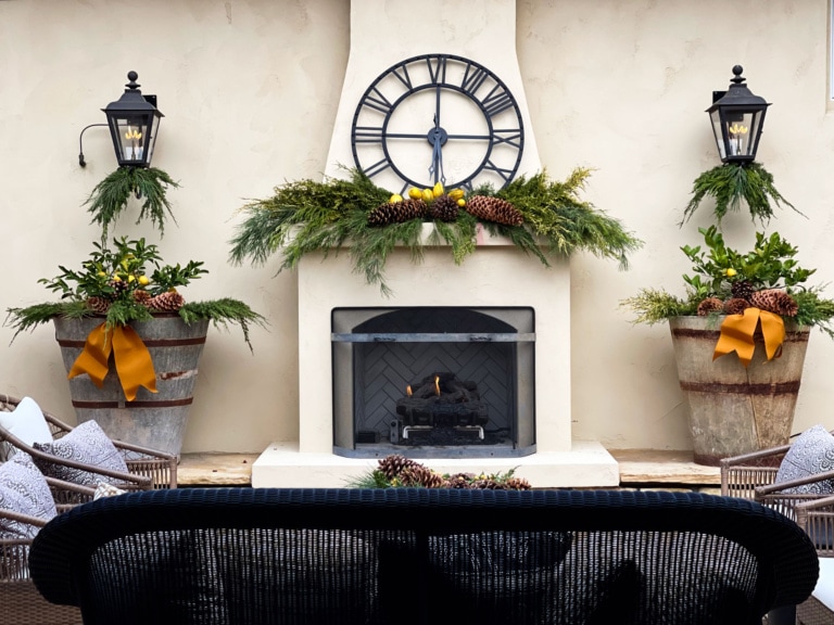 courtyard-fireplace-christmas-1