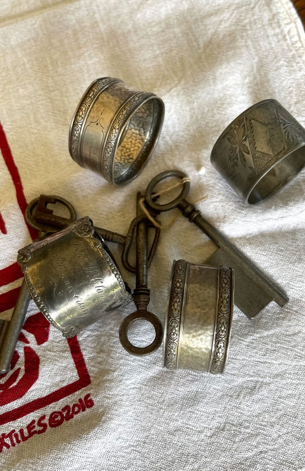 vintage-napkin-rings-and-keys