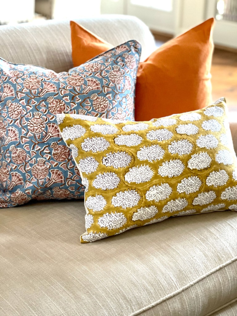 8 No Fail Tips to Creatively Mix and Match Throw Pillows for a Collected Look