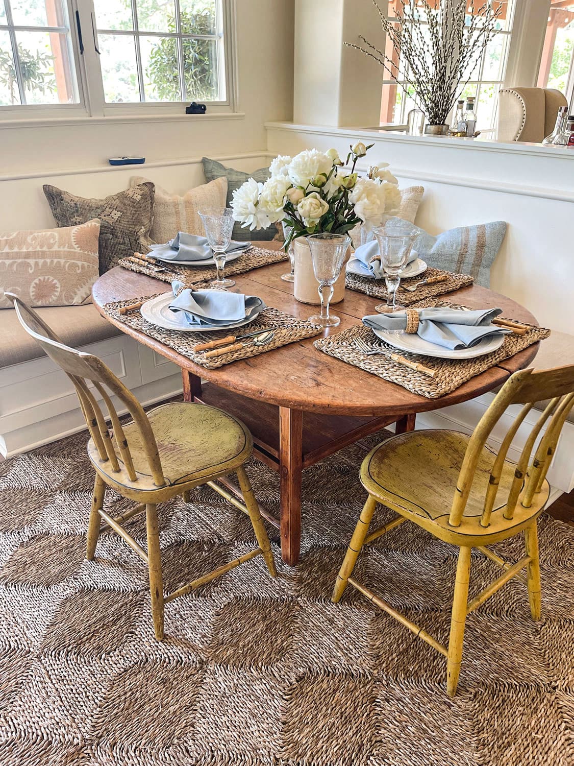 banquette-summer-tablescape