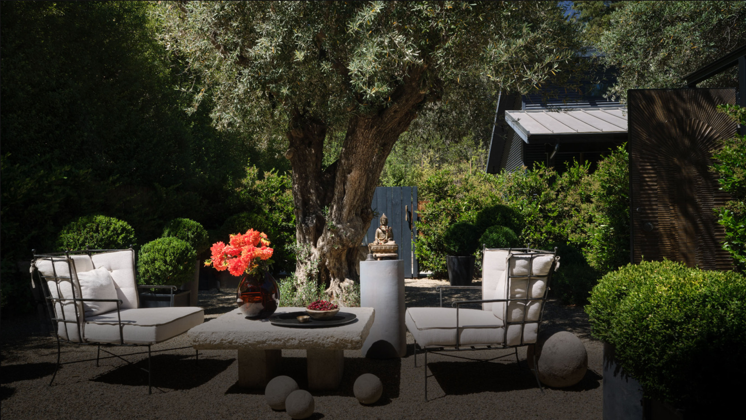 hurley-hafen-outdoor-seating-area-house beautiful