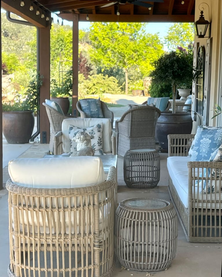 7 Tips for Creating a Charming Backyard Pool Oasis