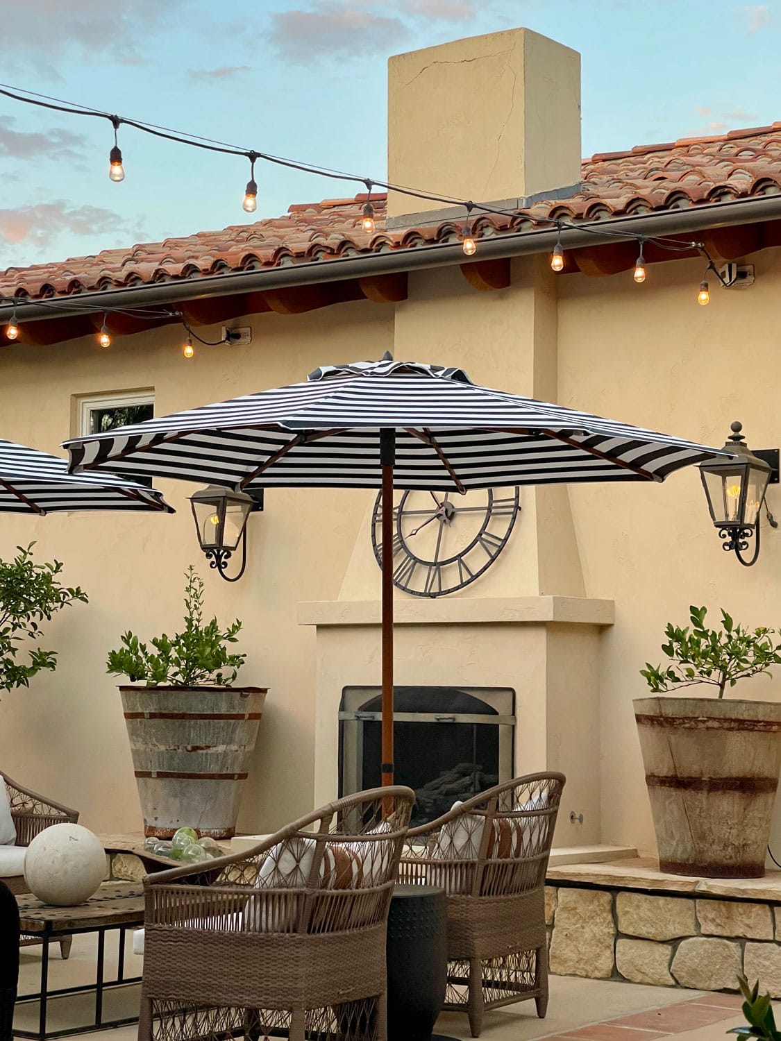 string-lights-cindy-hattersley's-courtyard