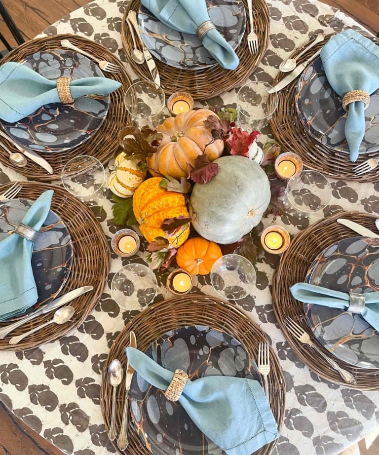 round-fall-tablescape