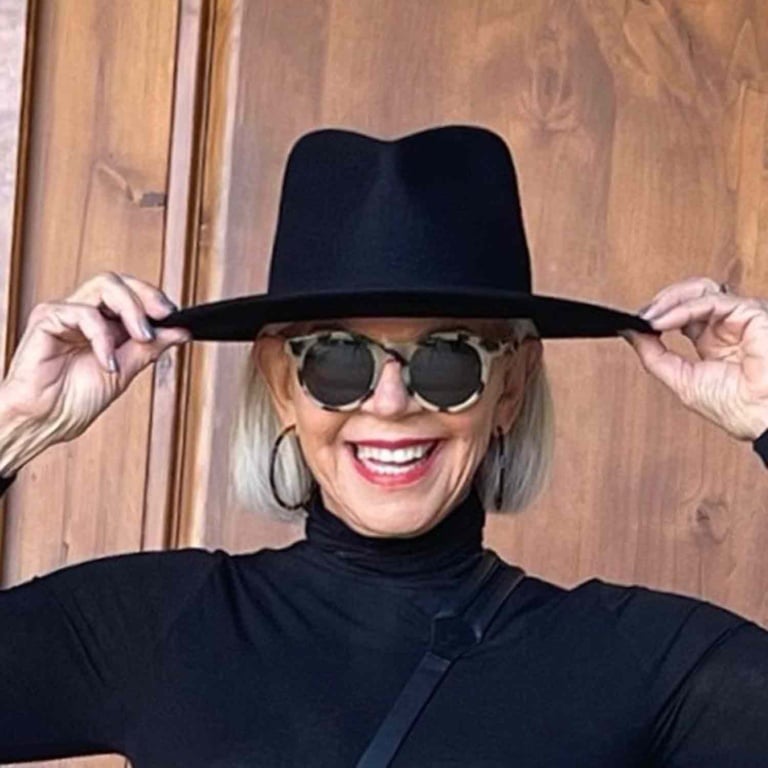 Over 50 Influencer in black hat and sweater