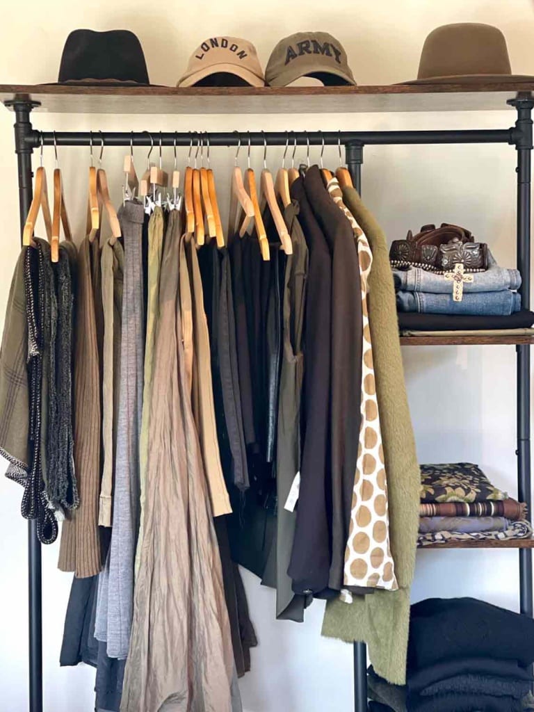 4 Chic Hacks for a 5 day trip-Olive and Black Capsule Wardrobe