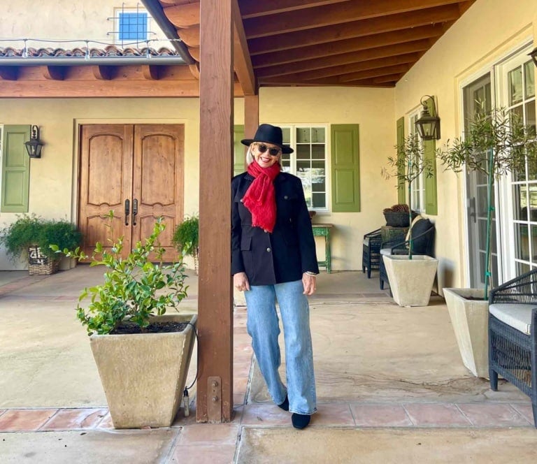 How to Wear Jeans After 50-black jacket red scarf