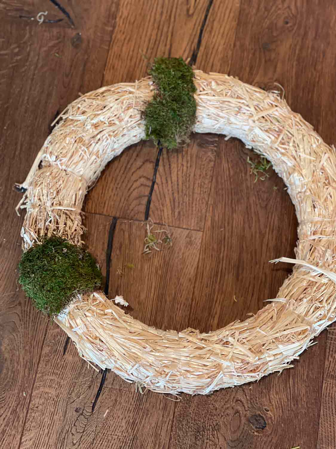 DIY moss wreath