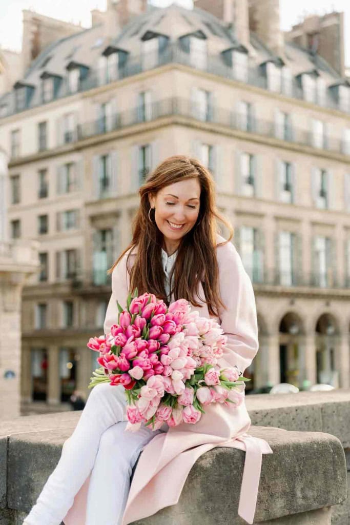 Elizabeth Moyers with tulips in Paris