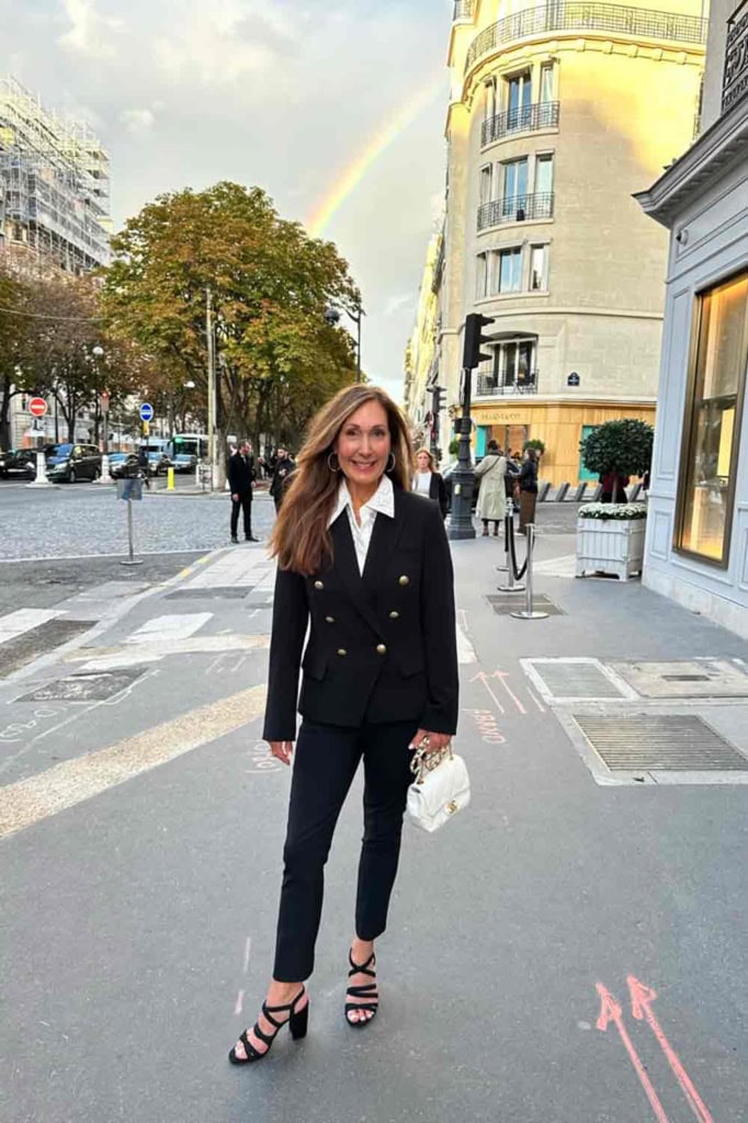 Elizabeth Moyer in black blazer and pants