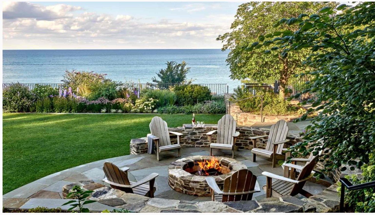 OUtdoor Fire Pit Area Frank Pontiero Design-Photographed by Erik Piasecki