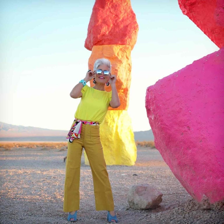 Shauna Grow Chic After 50-in colorful outfit