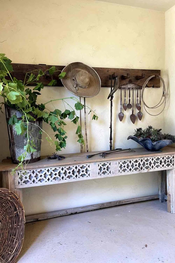 Rustic Entryway Planter Table Inspiration: Stunning Ideas to Transform Your Space