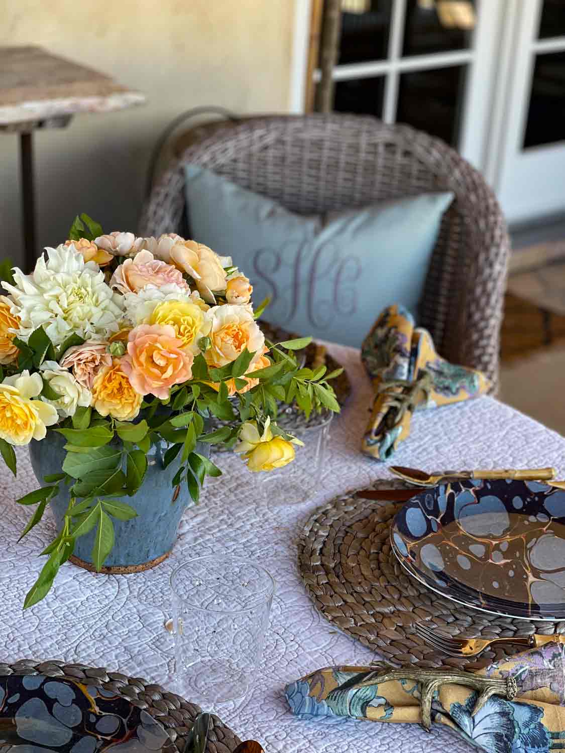 outdoor table setting with fete marbelize plates & glassware & bamboo flatware