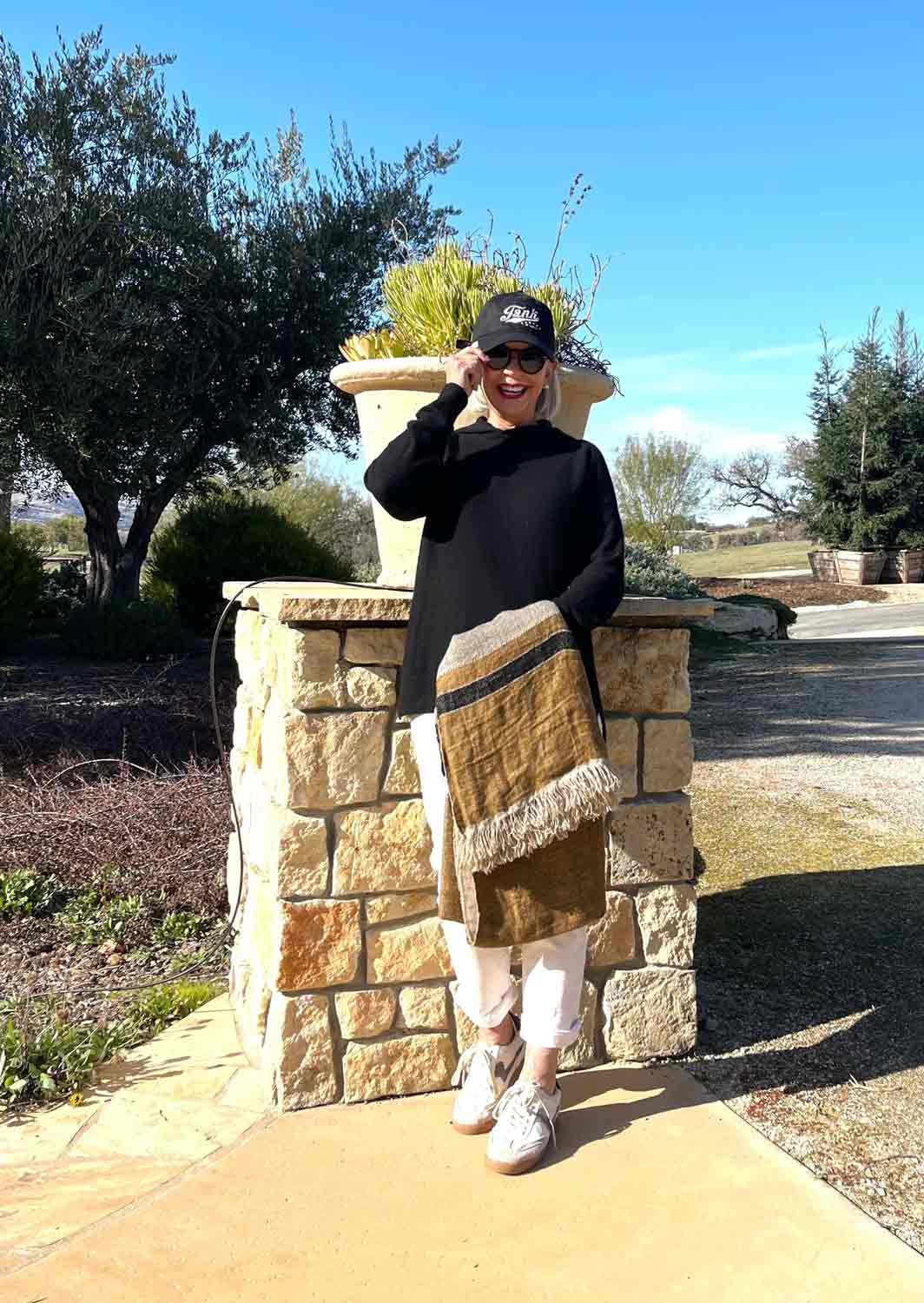 white jeans libeco throw cashmere sweater & basebaol cap