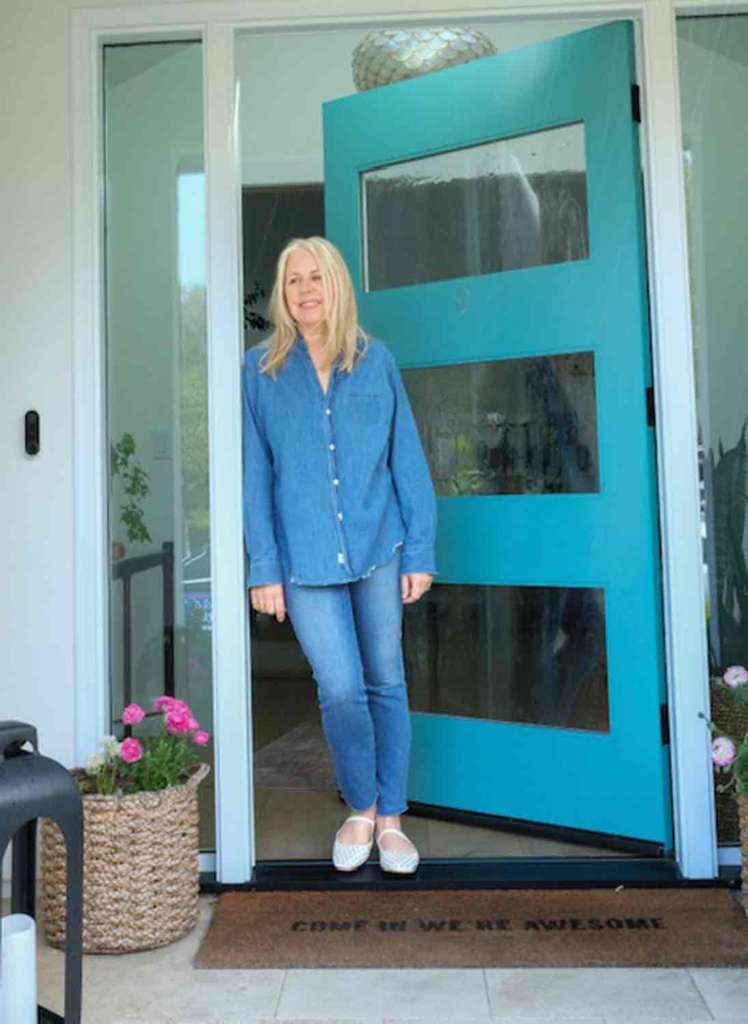 KIM NOR CAL STYLE IN DOOR TO HER HOME