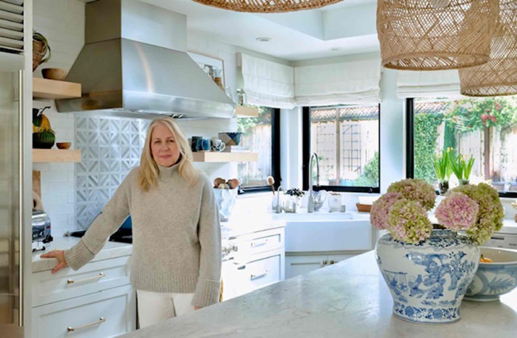 KIM NORTHERN STYLE IN HER KITCHEN