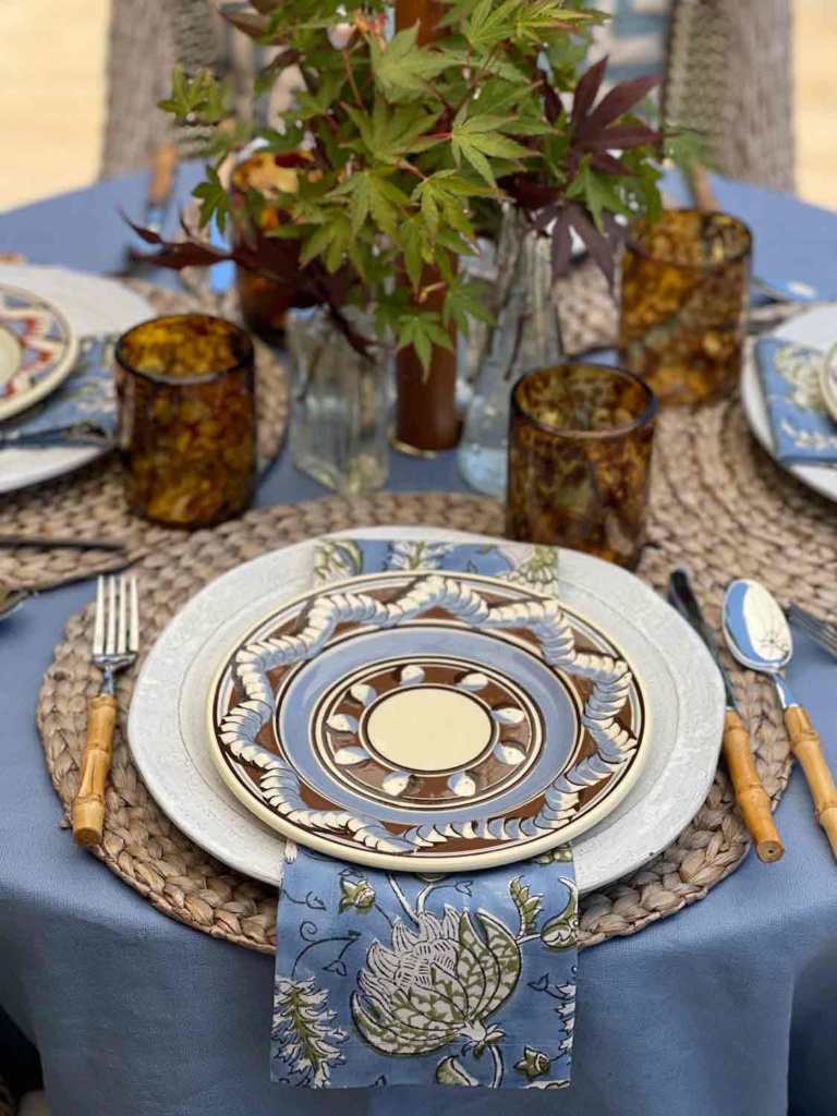 How to Curate a Simple Casual Outdoor Tablescape