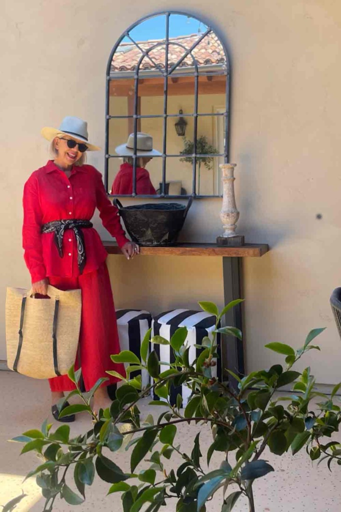 Gap red linen separates