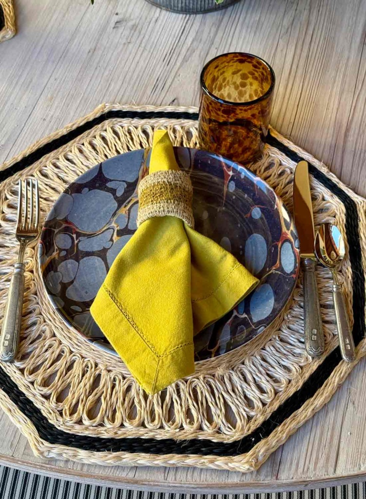 courtyard dining table setting