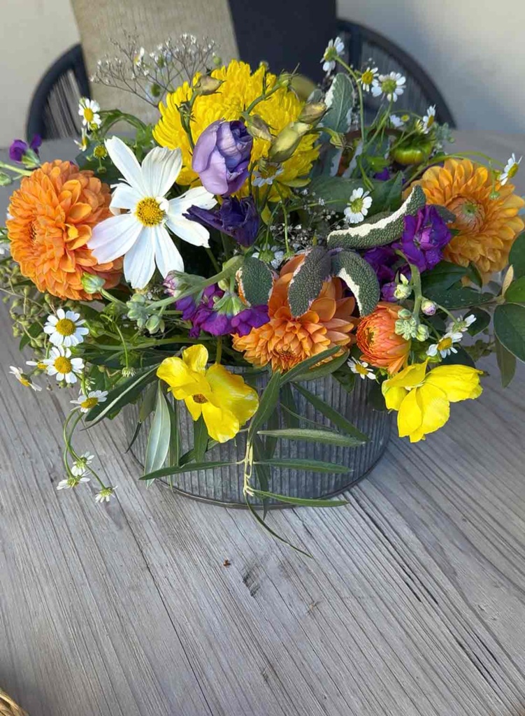 floral arrangement for outdoor brunch tables