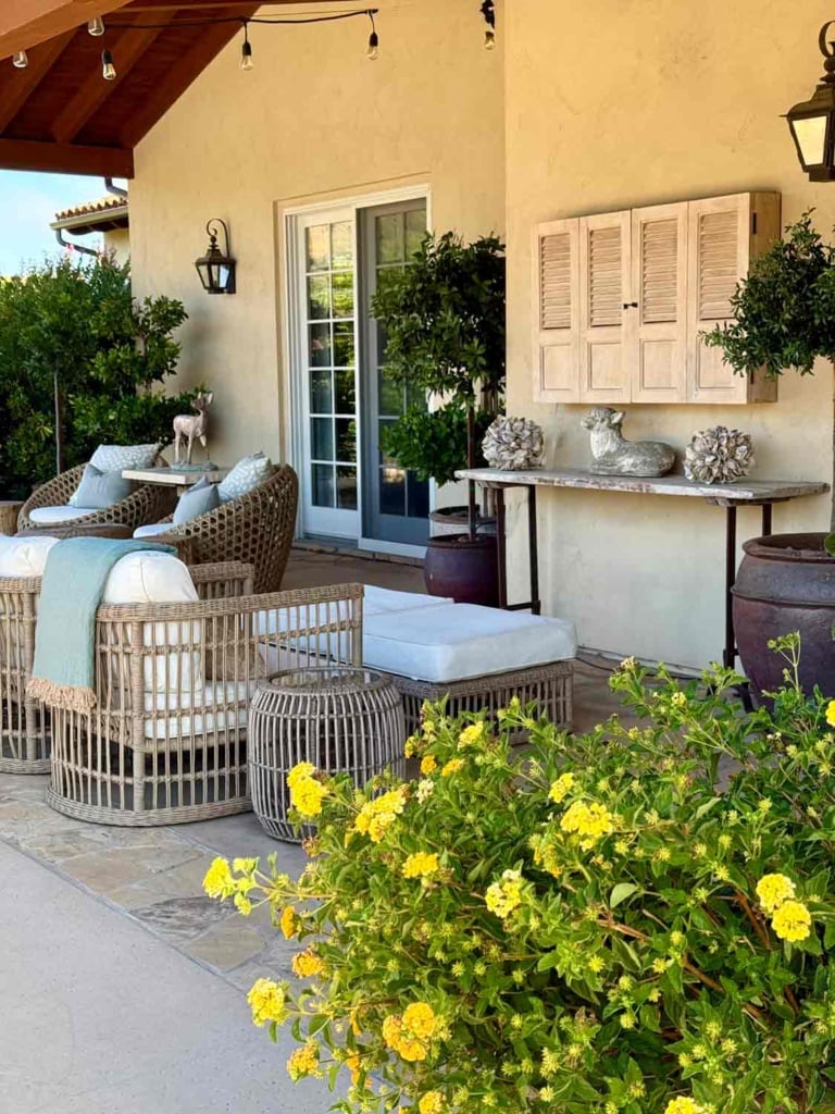 Pool Patio Tv Watching Area-Cindy Hattersley Design