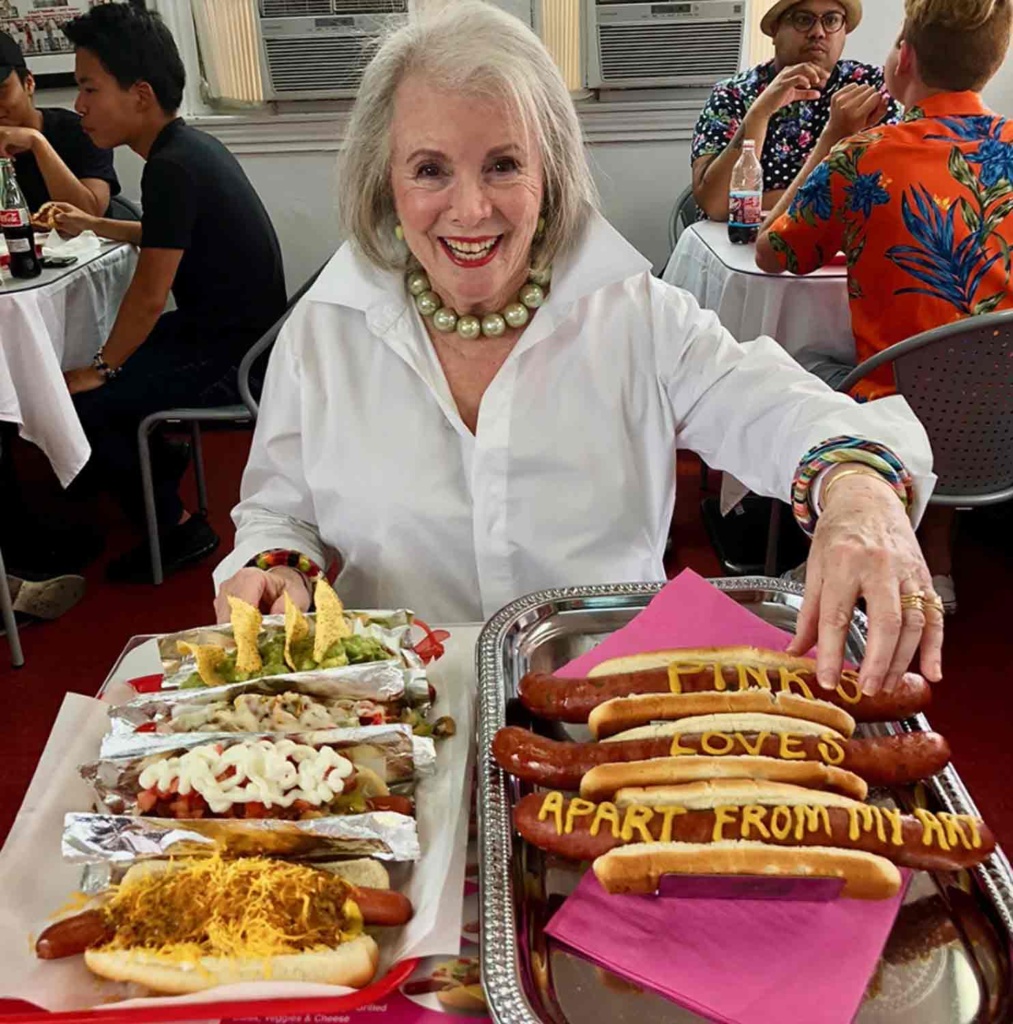 Influencer Sandra Sallin with Hot Dogs