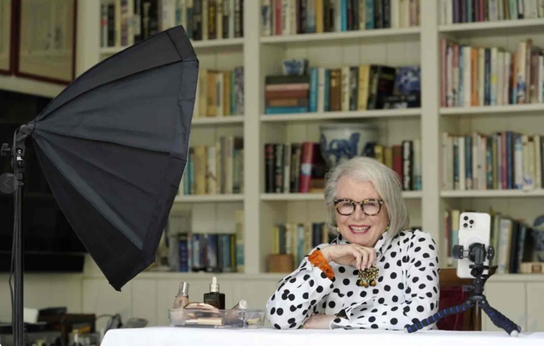 80+ influencer Sandra Sallin at her desk