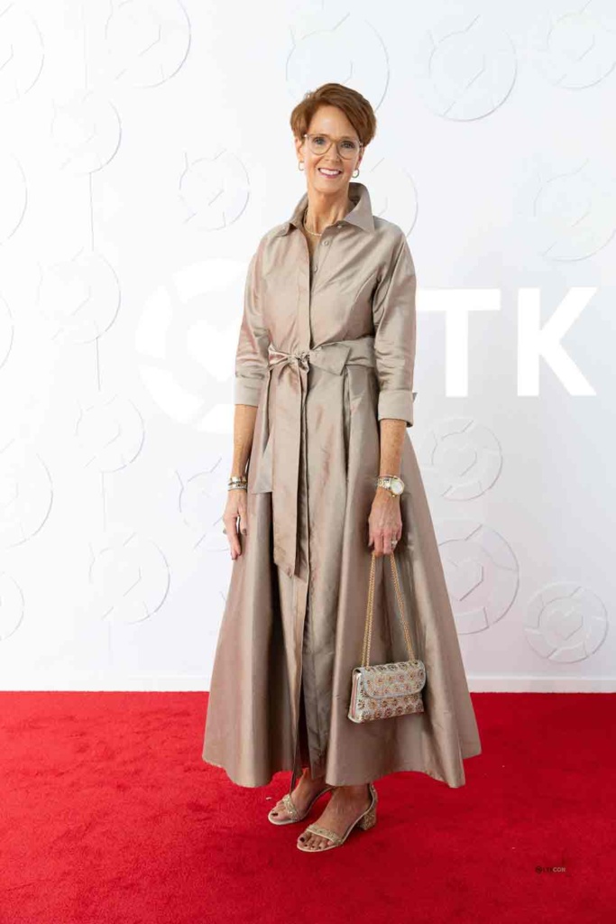 Chic Fashion for Tall Women Over 50-Suzanne Loonie for Ageless Style