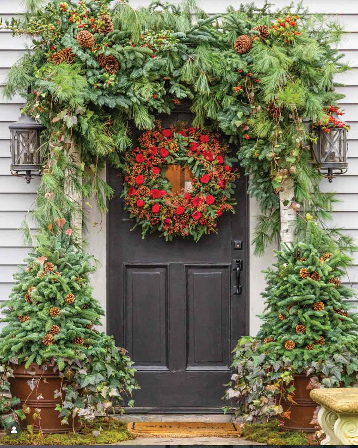 Amarylis Inc Christmas Doorway-Flower Magazine