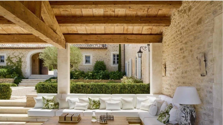 Patio Luberon Stone House