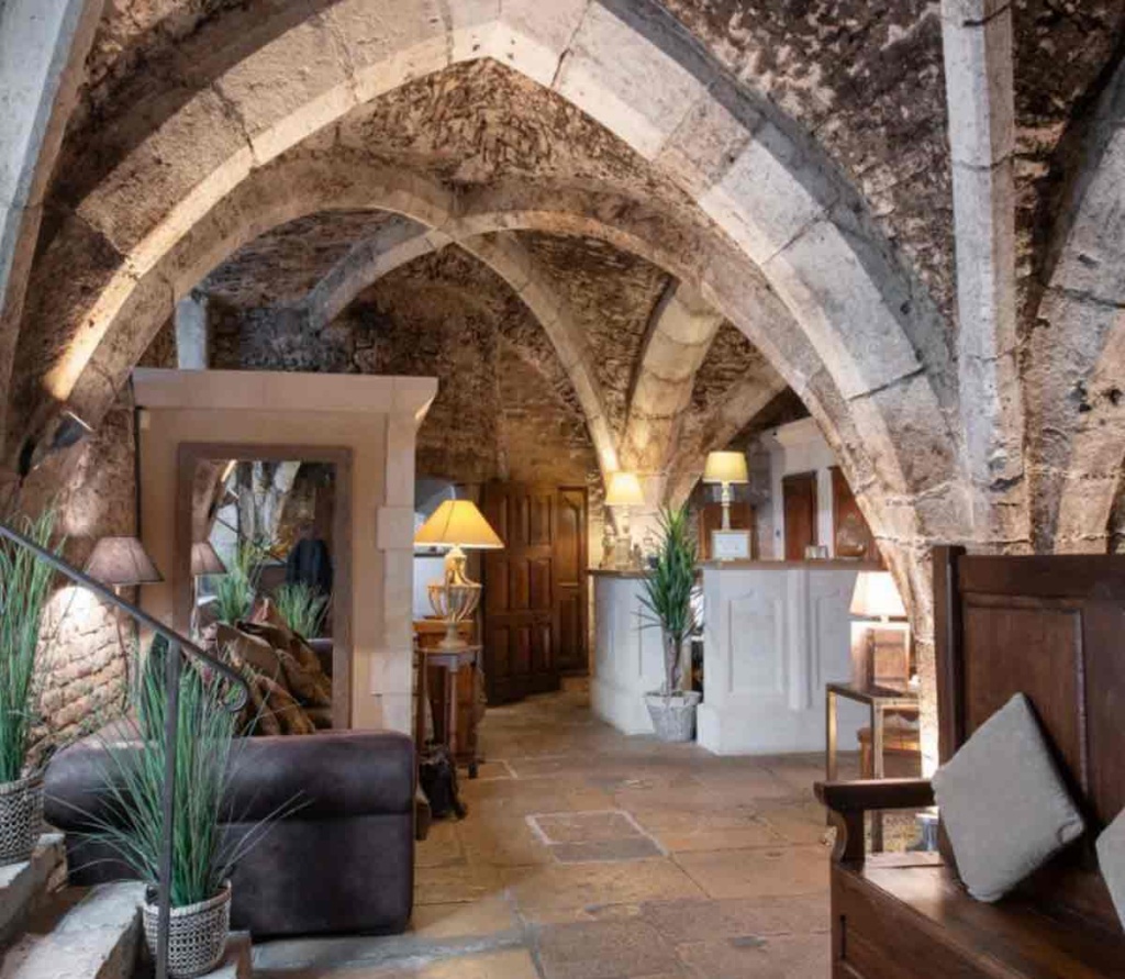 Abbaye de Mazeires room & lobby Beaune