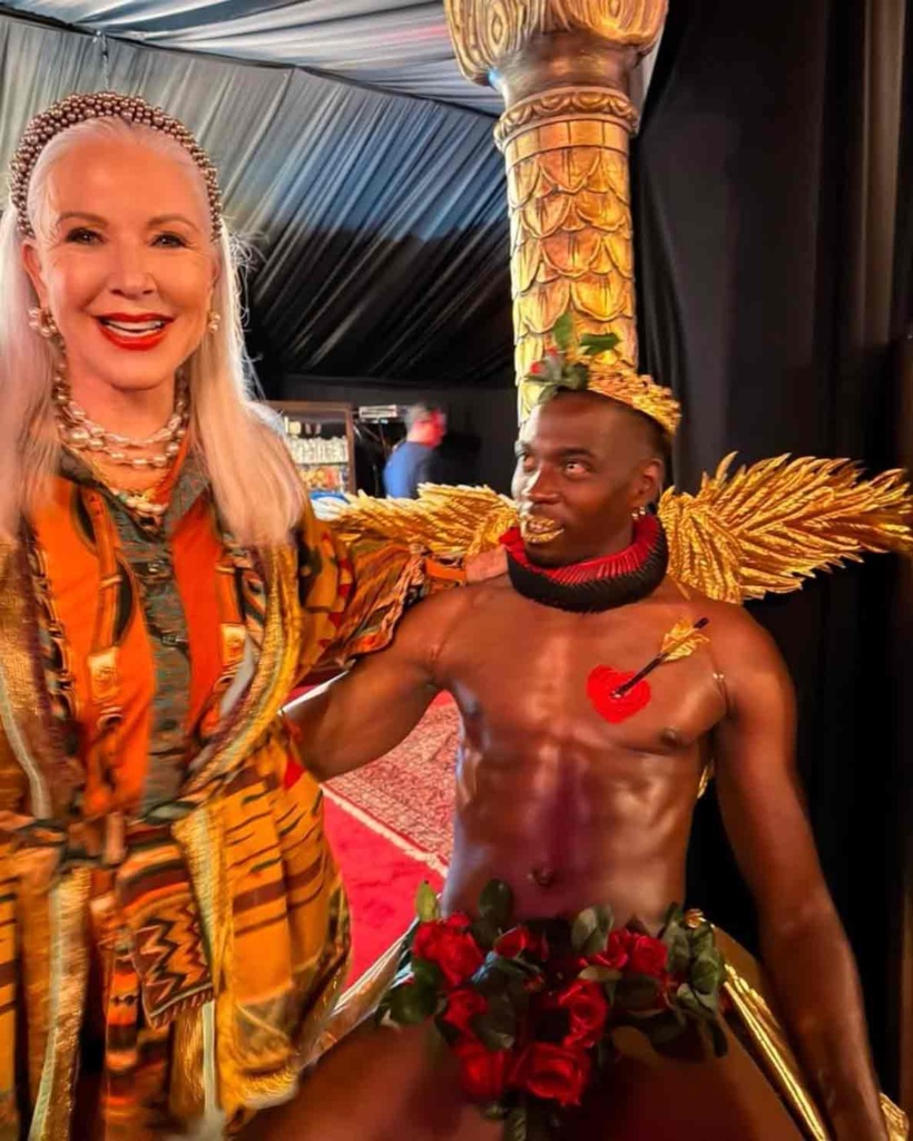 Rosh and African dancer